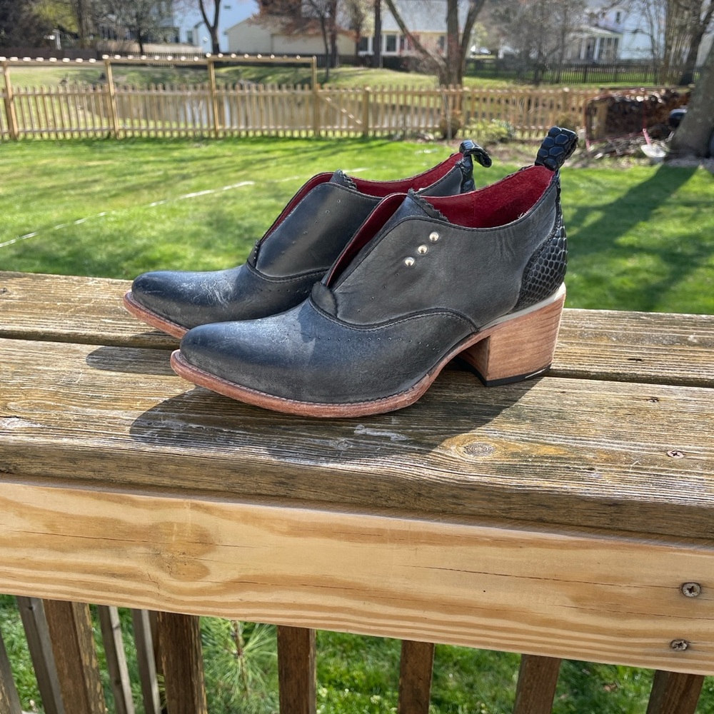 Freebird by Steven Sz 8 Sadie Black Leather Booties Wood Block Heel Snake Accent - Picture 7 of 14